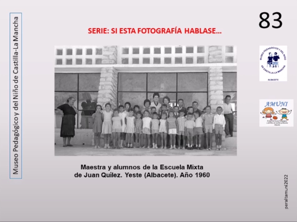 83. Maestra y alumnos de la Escuela Mixta de Juan Quílez (Yeste, Albacete)